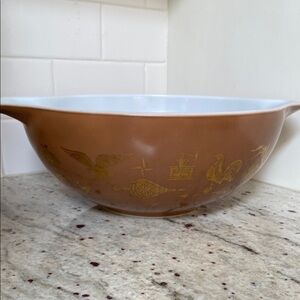 Pyrex vintage early American pattern 444 Cinderella bowl. Very good condition